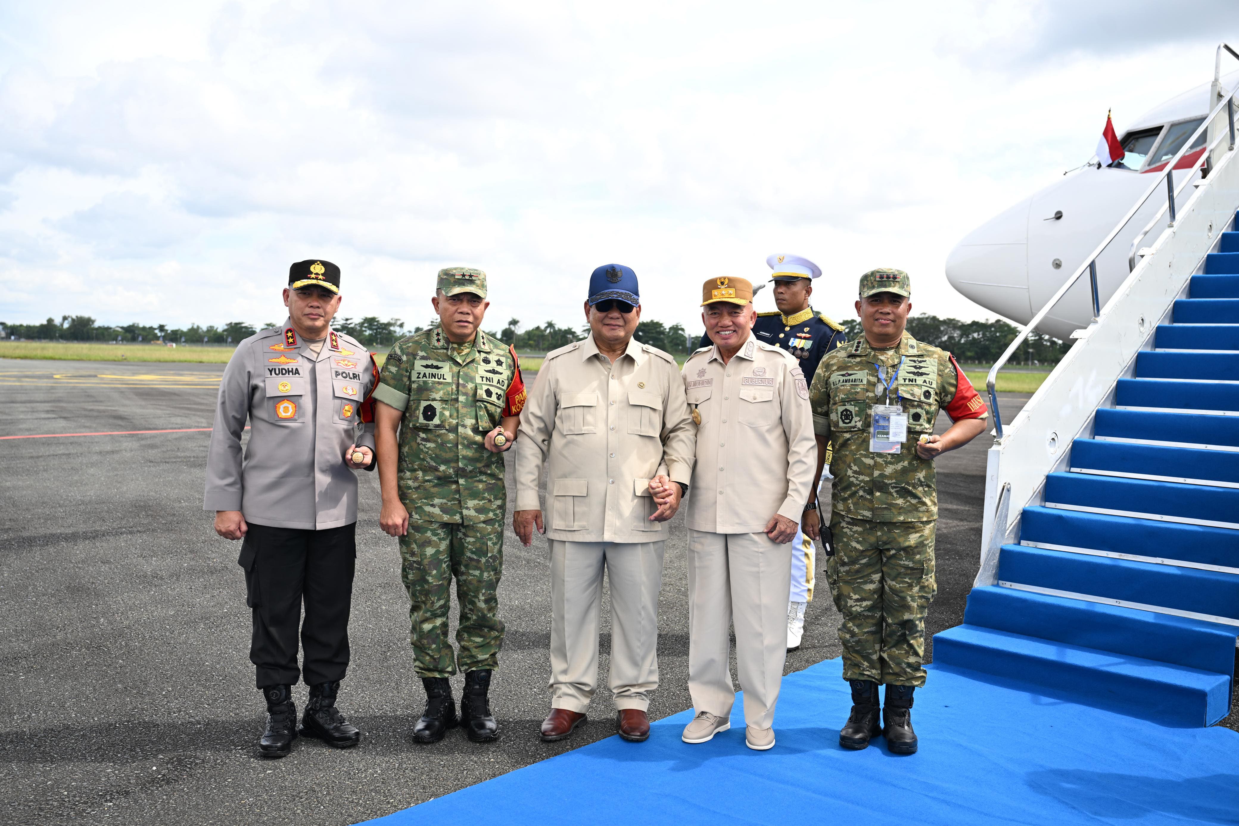 Peresmian 166 Sekolah Rakyat se- Indonesia, Gubernur H. Muhidin Sambut Kedatangan Presiden Prabowo Subianto di Kalsel