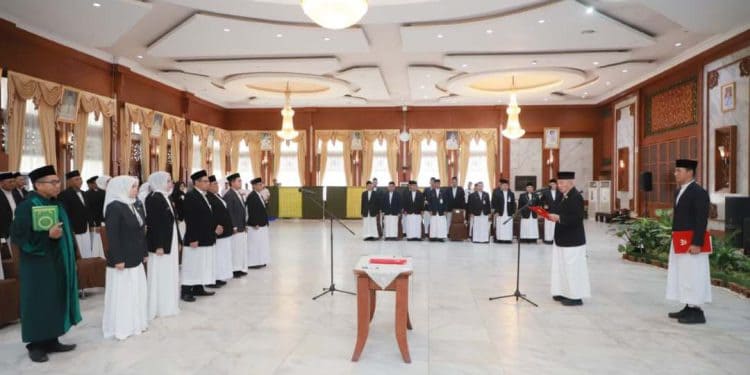 Enam Pejabat Eselon II Pemprov Kalsel Dirotasi, Gubernur : Penyegaran Birokrasi Agar Optimal 